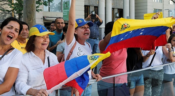 Venezolanos en todo el mundo han expresado su rechazo a Nicolás Maduro y criticado el cierre de fronteras, la más reciente acción del régimen para impedir el ingreso de la ayuda humanitaria