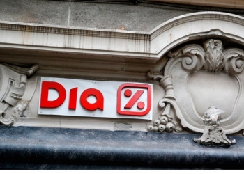 El logo de DIA en un supermercado en el centro de Madrid.