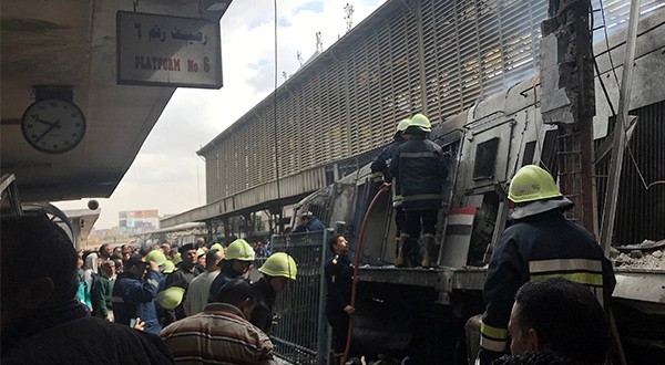 Tragedia ferroviaria en El Cairo dejó al menos 25 fallecidos. El mal estado de vías y de trenes ocasionan con frecuencia estos accidentes