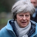 Theresa May saliendo de una iglesia cerca de High Wycombe, Reino Unido.