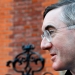 El parlamentario británico del Partido Conservador Jacob Rees-Mogg fuera de su residencia en Londres.