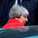 La primera ministra Theresa May sale de Downing Street en Londres, el 26 de febrero de 2019.