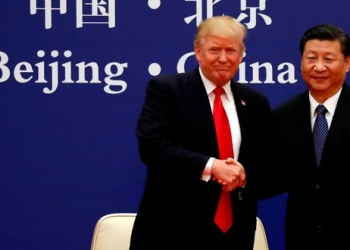 El presidente de Estados Unidos, Donald Trump, y el presidente de China, Xi Jinping, se reúnen con líderes empresariales en el Gran Salón del Pueblo en Beijing, China, 9 de noviembre de 2017.