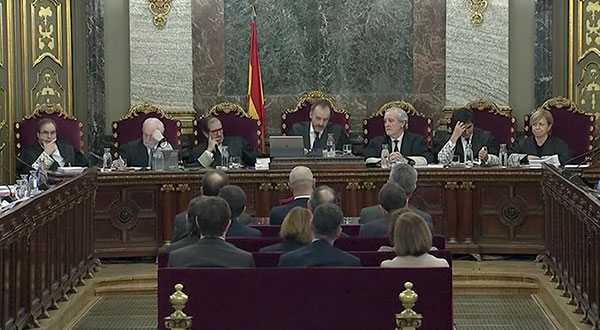 Los líderes independentistas catalanes llegaron el martes al Tribunal Supremo para el juicio por su papel en la ofensiva separatista de otoño de 2017.