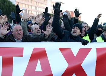 Entre sus acciones más emblemáticas, el 23 de enero los taxistas de Madrid manifestaron en el exterior de los pabellones de la feria IFEMA.