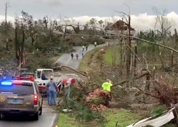 Al menos 23 personas fallecieron luego de tornados en Alabama. Equipos de rescate retomaron este lunes la búsqueda de desaparecidos