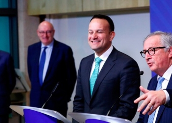 El negociador de la UE para el Brexit, Michel Barnier; el primer ministro irlandés, Leo Varadkar (Taoiseach) y el presidente de la Comisión Europea, Jean-Claude Junker.