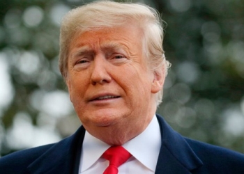 El presidente de Estados Unidos, Donald Trump, hablando con periodistas en la Casa Blanca.