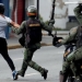 Brutal represión: Nicolás Maduro utiliza a la Guardia Nacional Bolivariana como fuerza de choque contra las manifestaciones populares, que han dejado decenas de muertos y miles de heridos en las calles.