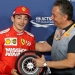 Charles Leclerc celebra su primera pole en la Fórmula 1.