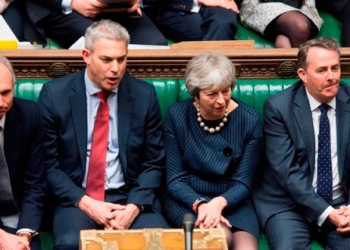 Theresa May durante el debate para prolongar el periodo de negociación del Brexit en el Parlamento de Londres.