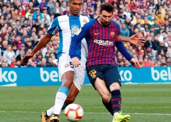 Zurdazo de Messi que terminó en su segundo gol de la jornada.