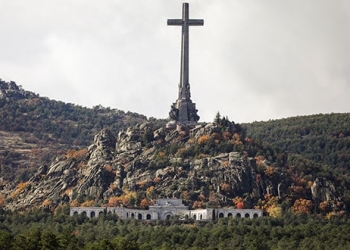 Vista general del Valle de los Caídos en San Lorenzo de El Escorial, a las afueras de Madrid, donde reposan los restos de Franco.