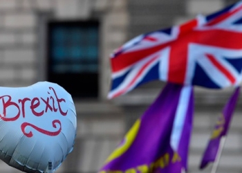 Manifestantes pro-Brexit exhiben un globo en una manifestación en Londres, Reino Unido.