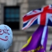 Manifestantes pro-Brexit exhiben un globo en una manifestación en Londres, Reino Unido.