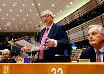 El presidente de la Comisión Europea, Jean-Claude Juncker, se dirige al Parlamento Europeo en Bruselas, Bélgica.