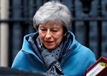 Theresa May a la salida de Downing Street en Londres.
