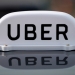 Logo de Uber en el techo de un taxi en Liverpool, Reino Unido.