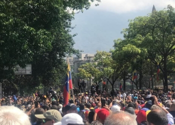 Mientras en Venezuela la Operación Libertad está en marcha, policías y militares han reprimido a sus seguidores en las calles.