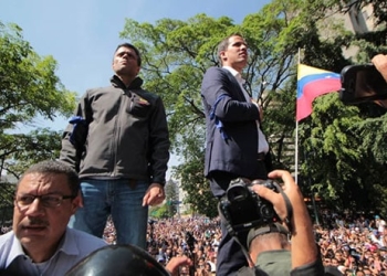 El movimiento liderado por los opositores Guaidó y López en Venezuela recibe apoyos internacionales, entre ellos de los líderes políticos españoles.