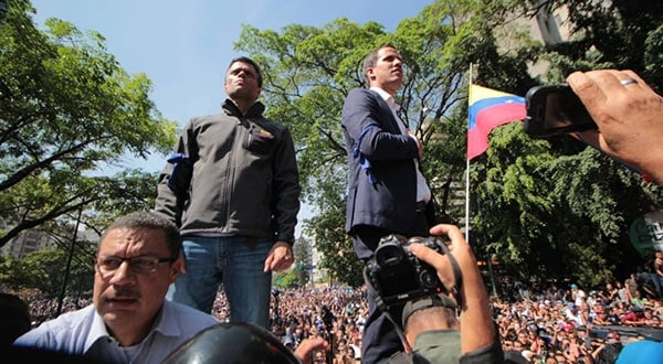 El movimiento liderado por los opositores Guaidó y López en Venezuela recibe apoyos internacionales, entre ellos de los líderes políticos españoles.