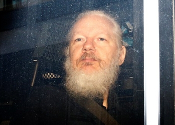 Policía Británica arrestó a Julian Assange en la embajada ecuatoriana en Londres