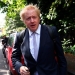 El exsecretario de Relaciones Exteriores y exalcalde de Londres, Boris Johnson, a la salida de su casa en Londres.