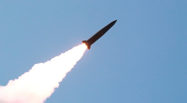 Misil lanzado durante unas maniobras militares en Corea del Norte.