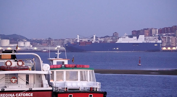 El barco que debía recoger armas en Francia atracó este lunes en el puerto de Santander y luego partió hacia Arabia Saudí.