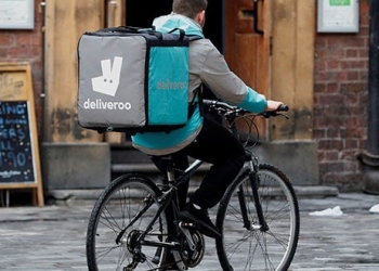 Deliveroo ha inyectado cerca de mil 553 millones de dólares para enfrentar a sus competidores cercanos en el ramo de la entrega de comidas a domicilio, entre ellos Uber.
