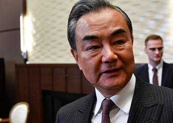 Wang Yi dijo a Mike Pompeo que EEUU no debería ir "demasiado lejos" en la actual disputa comercial entre ambas naciones.