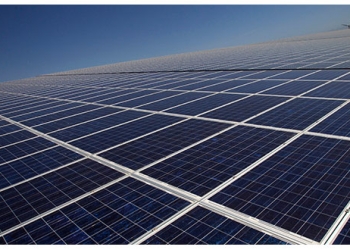 Paneles para producción de energía solar en los terrenos del Instituto Tecnológico y de Energías Renovables (ITER) en las afueras de Santa Cruz de Tenerife.