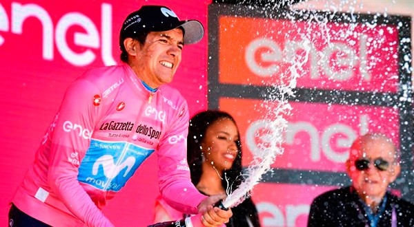 El ecuatoriano celebra su primer Giro de Italia.