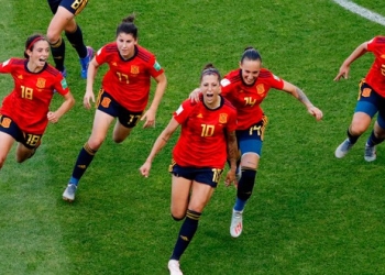 Jenni Hermoso celebra su segundo gol en el partido.