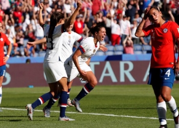 Carli Lloyd celebra su primer tanto ante Chile