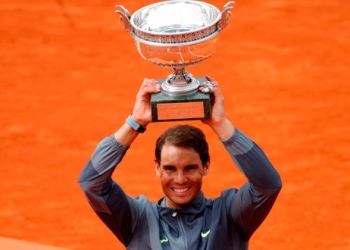 Rafa levanta el trofeo del Roland Garros por duodécima vez en su carrera.