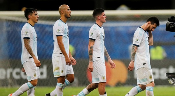 Argentina debuta con derrota en la Copa América por primera vez desde 1976