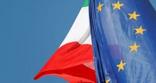 Al finalizar 2018 la Comisión Europea rechazó el presupuesto presentado por el Gobierno de Italia, esgrimiendo que no recortaría la elevada deuda de este país.