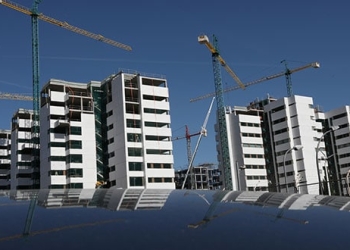 Los precio de la vivienda de la obra nueva en España alertan sobre un incremento meteórico que invocan a los fantasmas de una nueva burbuja inmobiliaria.