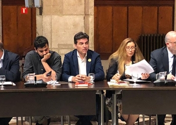 La dirigencia de ERC y en particular uno de sus portavoces, Sergi Sabrià, anuncian que insistirán con la fórmula del referéndum para solucionar el conflicto político en territorio catalán.