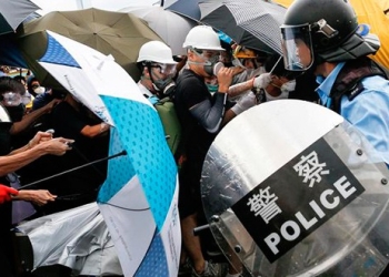 Desde junio cientos de miles de personas protagonizan concentraciones en las calles de Hong Kong para manifestarse en contra de un polémico proyecto de ley de extradición y ahora también piden la renuncia de la presidenta ejecutiva de la ciudad, Carrie Lam.