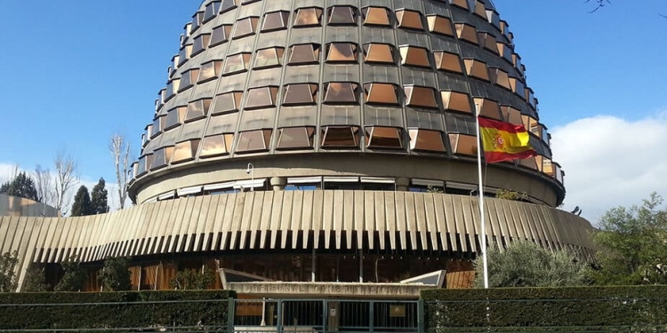 De acuerdo con la decisión del TC anunciada la mañana de este miércoles, el Parlament de Cataluña carece de competencias sobre la posibilidad de abogar por la abolición de la monarquía.