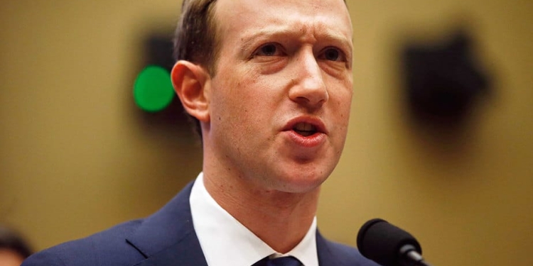 El consejero delegado de Facebook, Mark Zuckerberg, certificará periódicamente la debida protección a la privacidad de los usuarios.