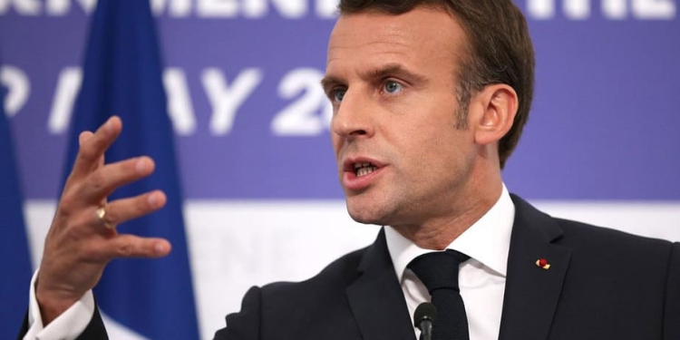 Macron exhortó a las autoridades de Libia a que protejan la vida de los migrantes y demandantes de asilo que han llegado a territorio francés.