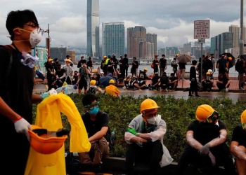 Nuevas manifestaciones se han generado tras anunciarse que a 44 manifestantes se les inculpa por haber participado en disturbios en las avenidas de Hong Kong.