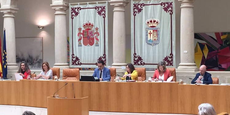 El jueves 18 de julio habrá una segunda votación en el Parlamento de La Rioja, para la cual la candidata del PSOE, Concha Andreu, tan solo necesitará contar con el apoyo de una mayoría simple.