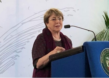 Bachelet considera que los niños nunca deben ser detenidos por razón de su estatus migratorio ni separados de sus familias.