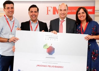 Premios Fundación MAPFRE. De izquierda a derecha Óscar Lozano de RITHMI, Javier Pita de NAVILENS, José Manuel Inchausti, presidente del jurado y Marta Carruesco de SPEAKARE by Cubelizer.