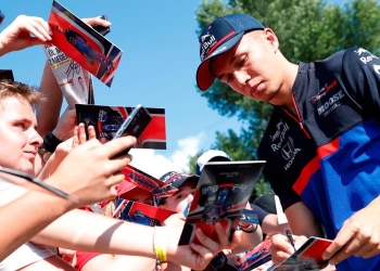 Red Bull espera que Alex Albon pueda seguir el ritmo de Max Verstappen.