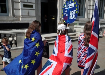 Personas se manifiestan en Londres en contra del Brexit.